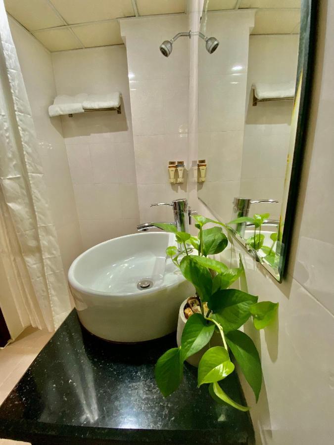 Reddoorz Ruby Star Hotel Truong Dinh Хошимин Экстерьер фото