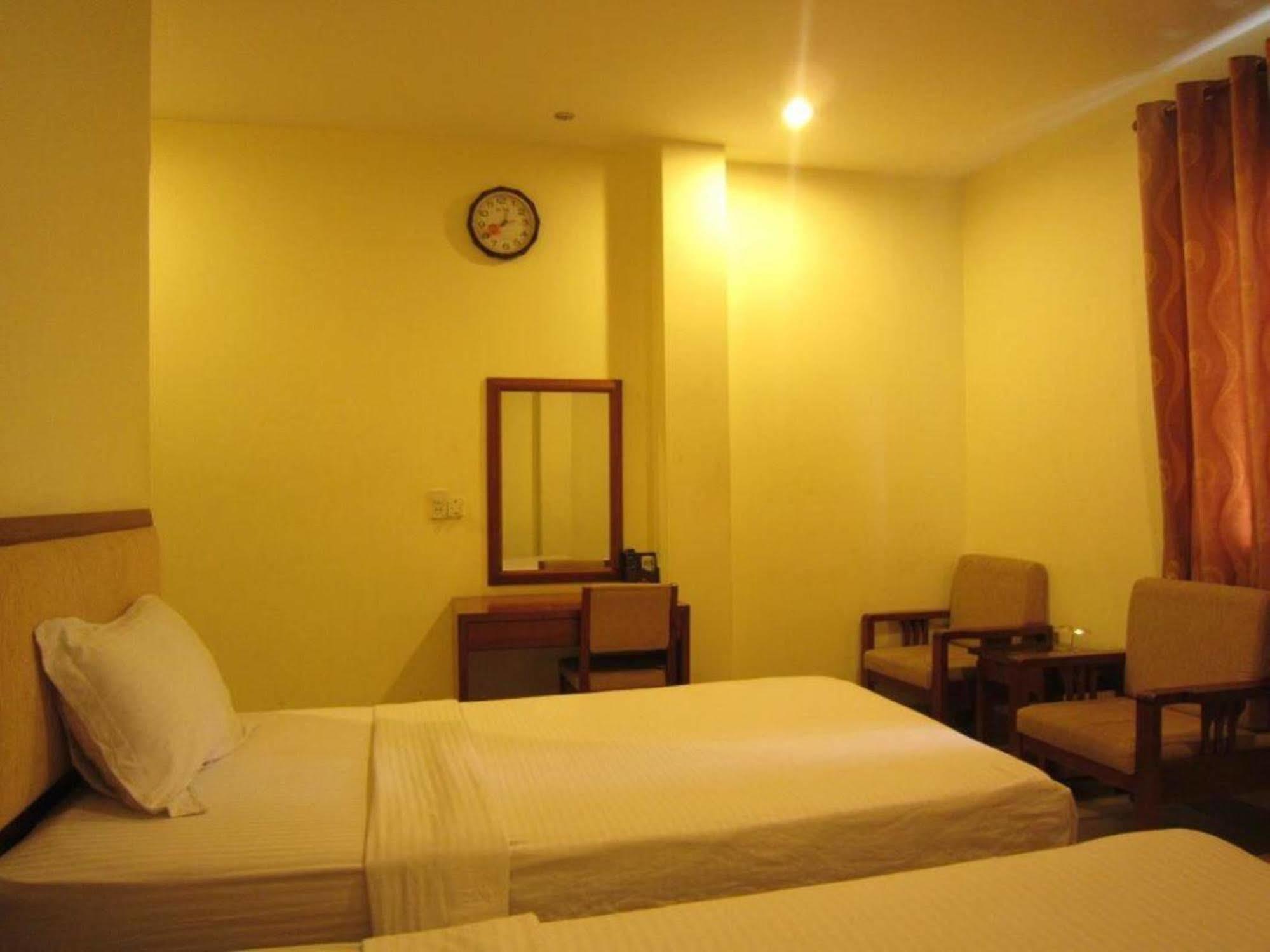Reddoorz Ruby Star Hotel Truong Dinh Хошимин Экстерьер фото