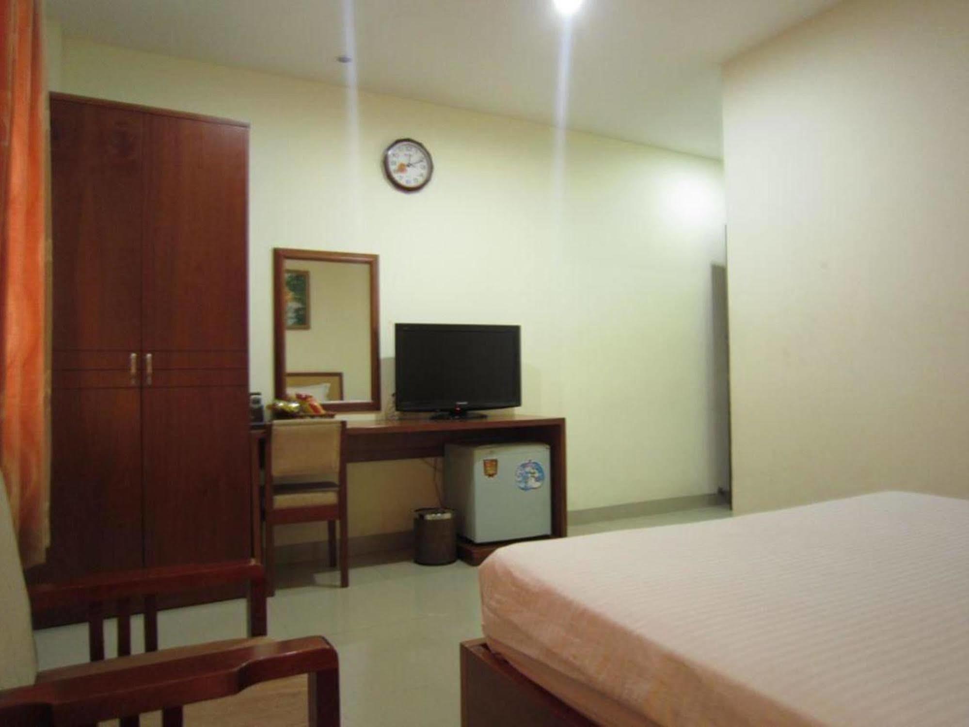 Reddoorz Ruby Star Hotel Truong Dinh Хошимин Экстерьер фото