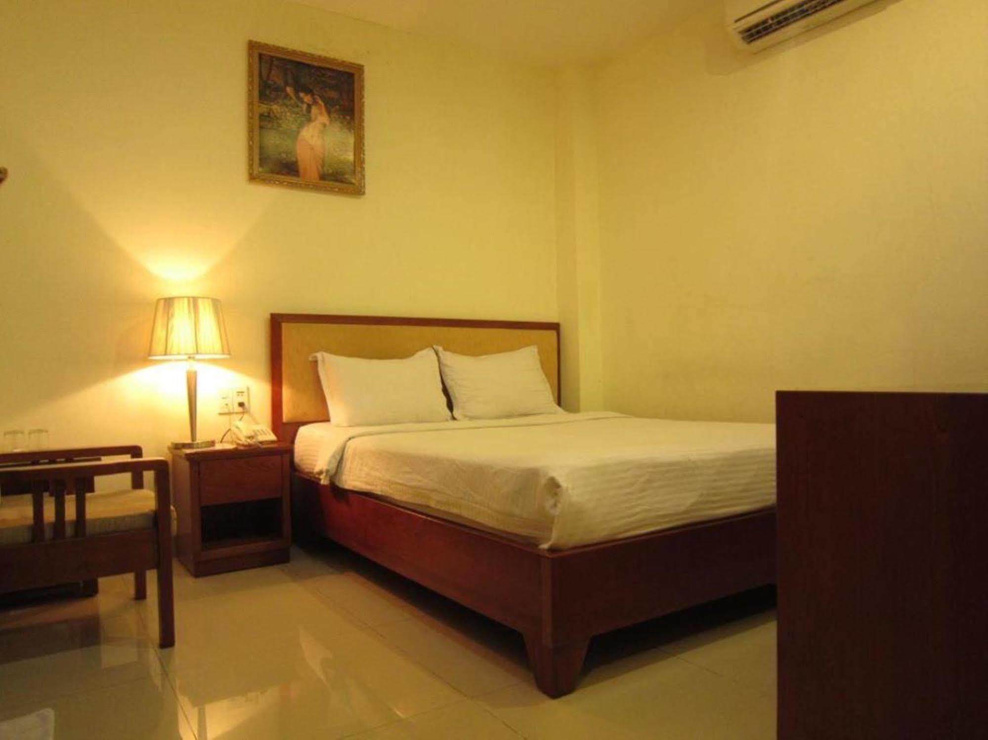 Reddoorz Ruby Star Hotel Truong Dinh Хошимин Экстерьер фото