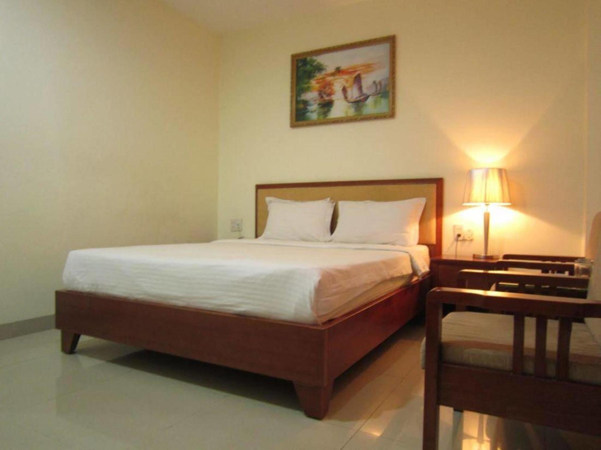 Reddoorz Ruby Star Hotel Truong Dinh Хошимин Экстерьер фото