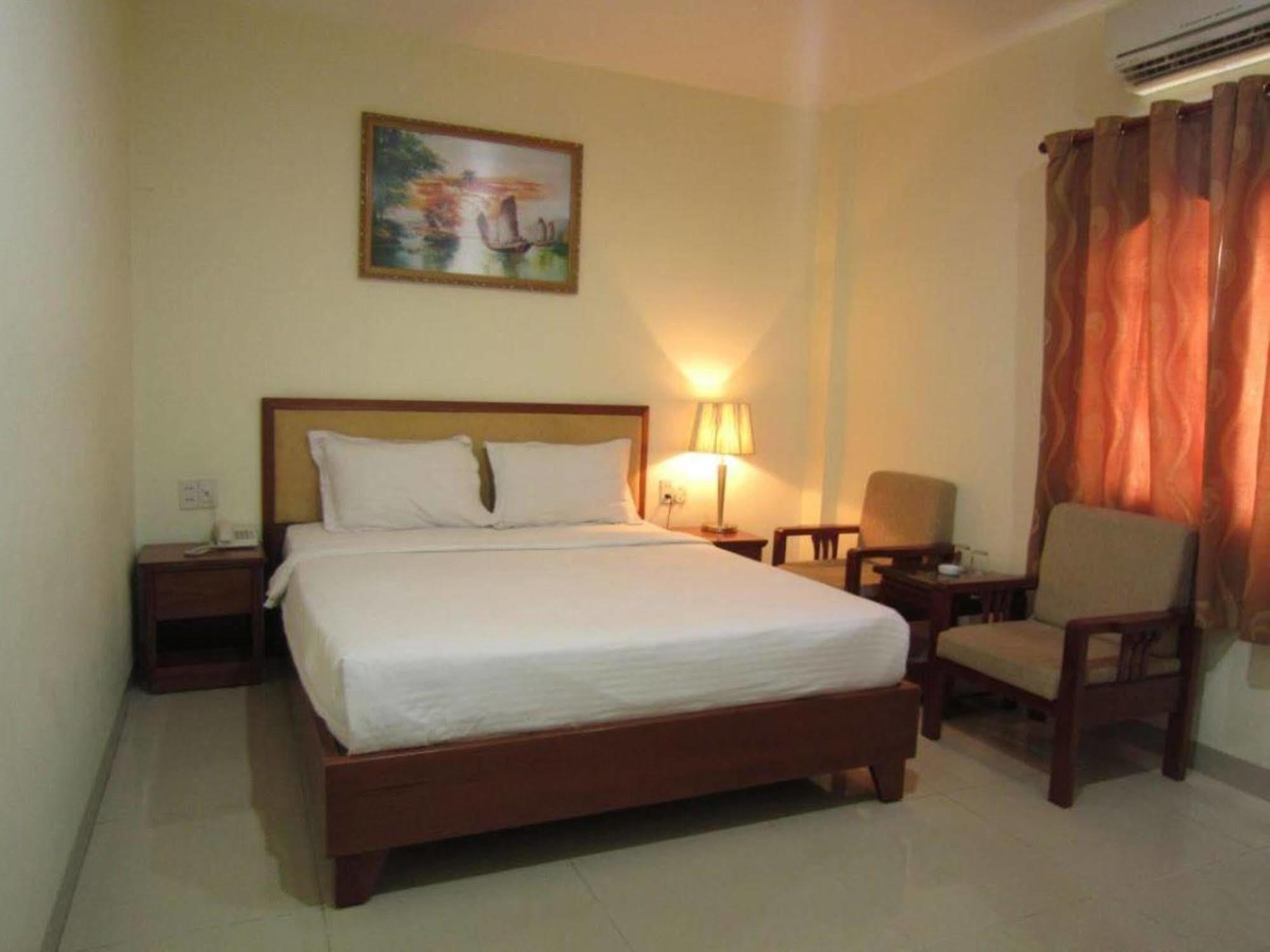 Reddoorz Ruby Star Hotel Truong Dinh Хошимин Экстерьер фото